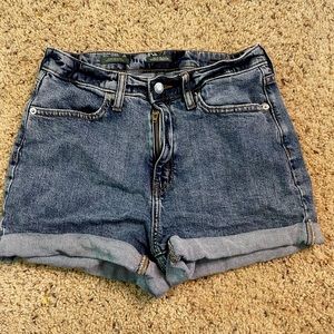 Wild fable size 6 in great condition